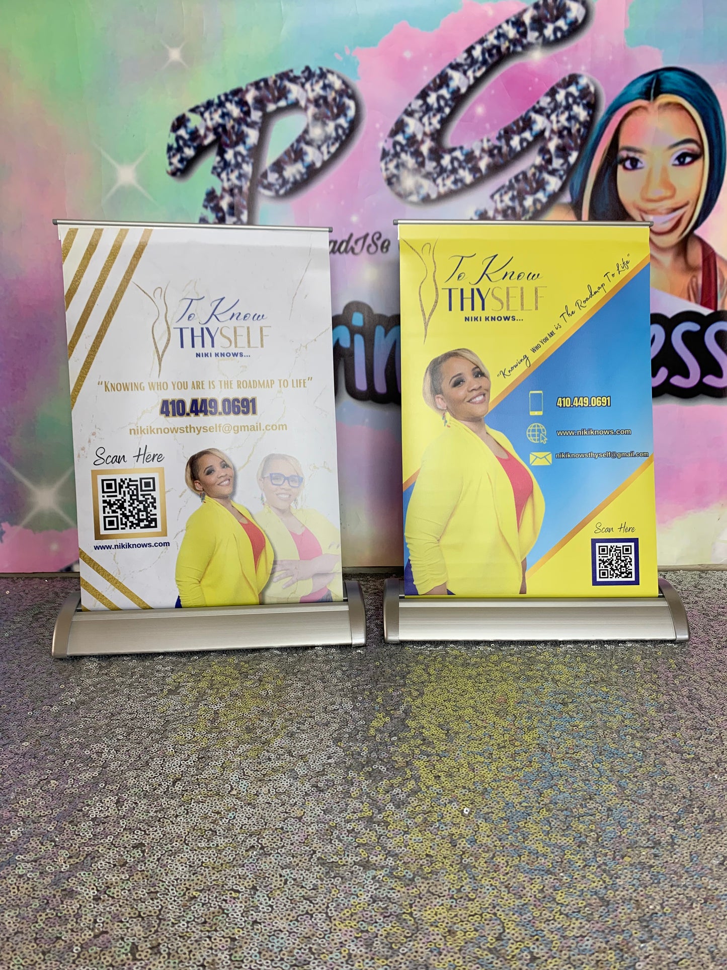 Mini retractable banner